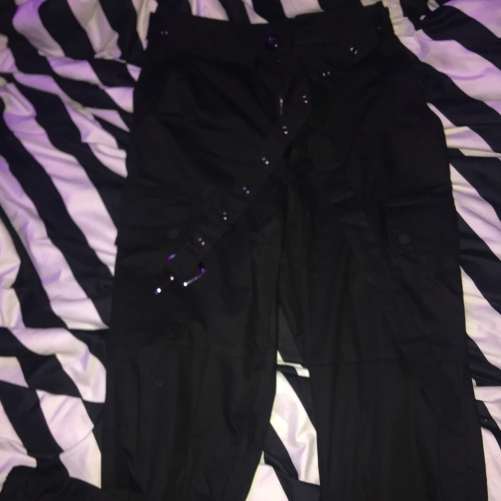 black cargo pants w/ belt